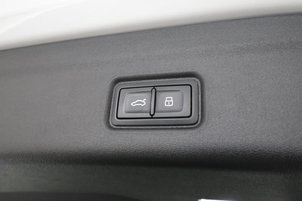 AUDI Q6 e-tron 2024
