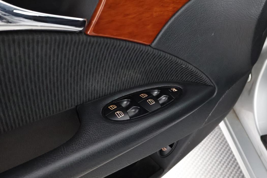 MERCEDES-BENZ E 2006