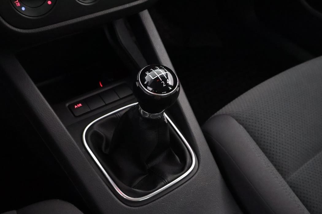 VOLKSWAGEN Golf 2006