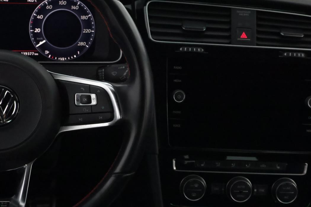 VOLKSWAGEN Golf 2017