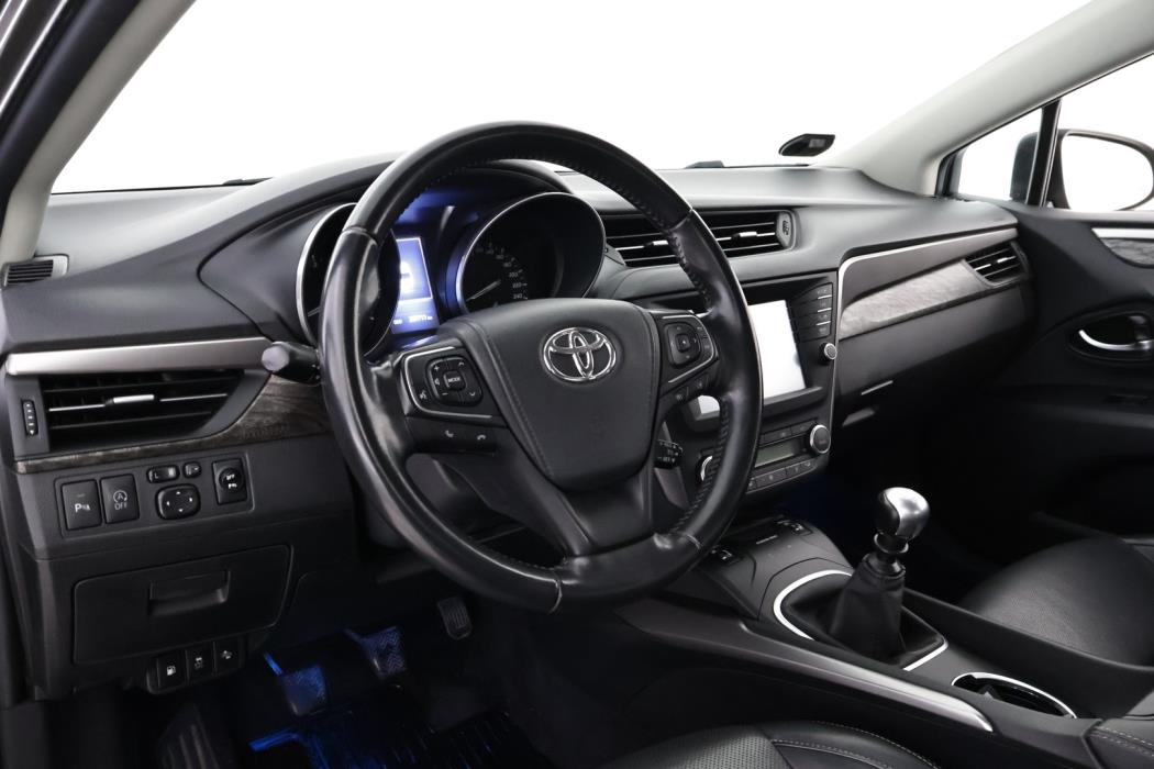 TOYOTA Avensis 2017