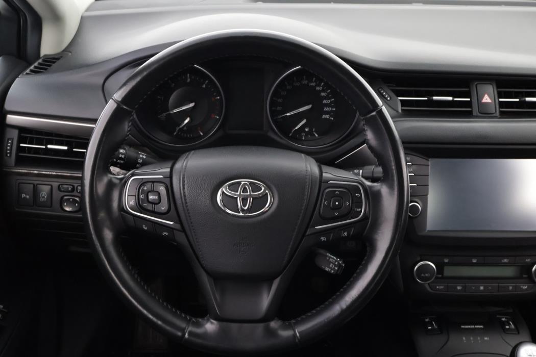 TOYOTA Avensis 2017