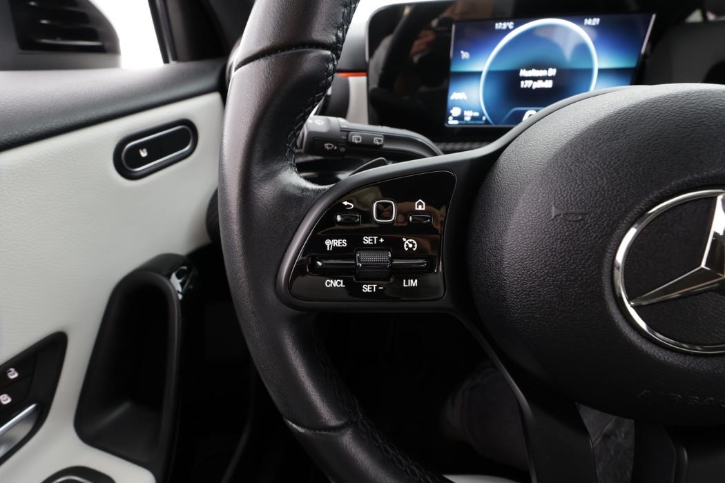 MERCEDES-BENZ A 2019