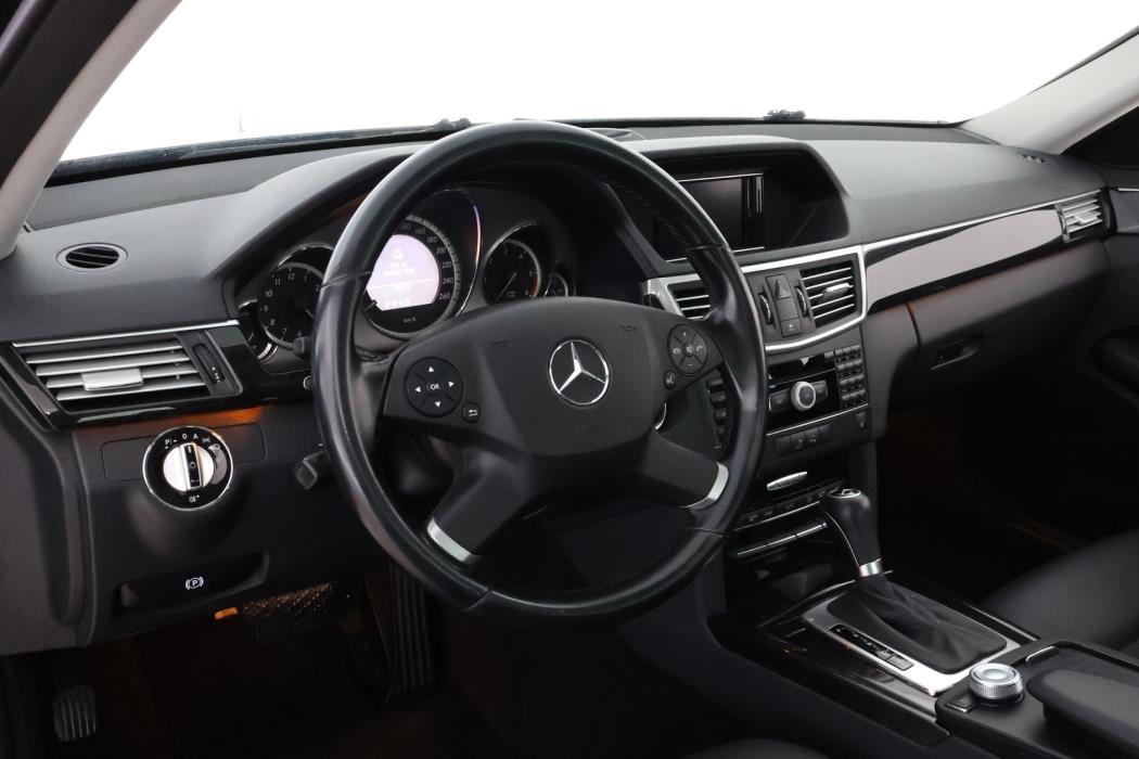 MERCEDES-BENZ E 2009