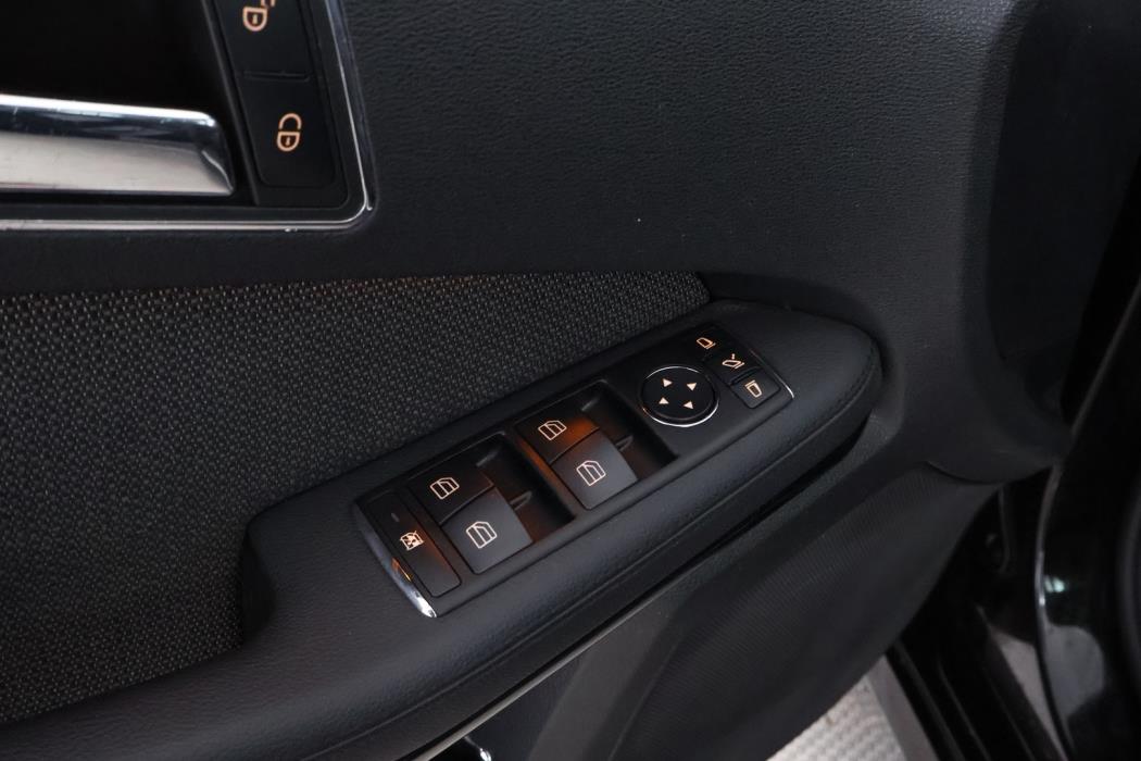 MERCEDES-BENZ E 2009