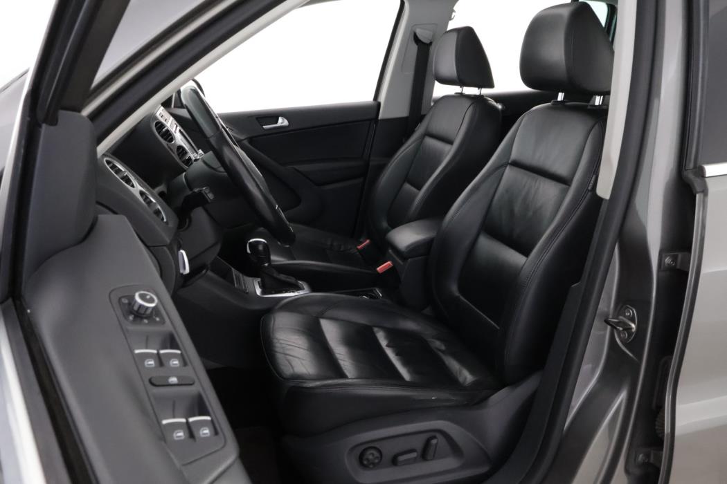 VOLKSWAGEN Tiguan 2011
