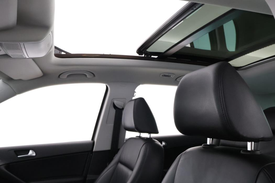 VOLKSWAGEN Tiguan 2011