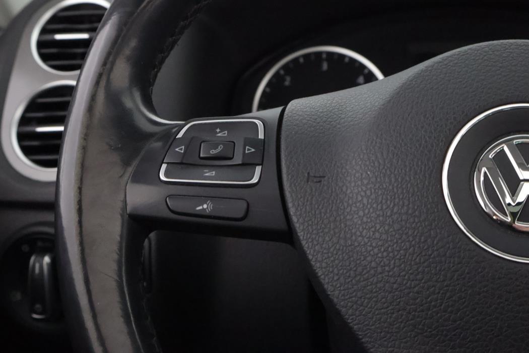 VOLKSWAGEN Tiguan 2011