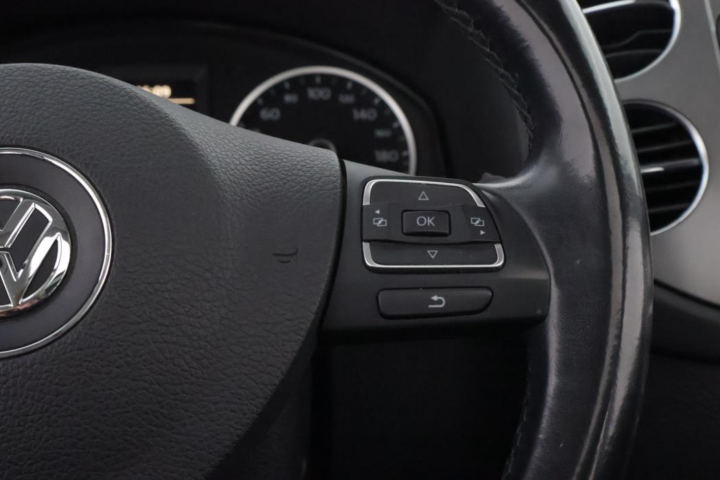 VOLKSWAGEN Tiguan 2011