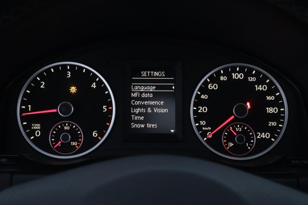 VOLKSWAGEN Tiguan 2011