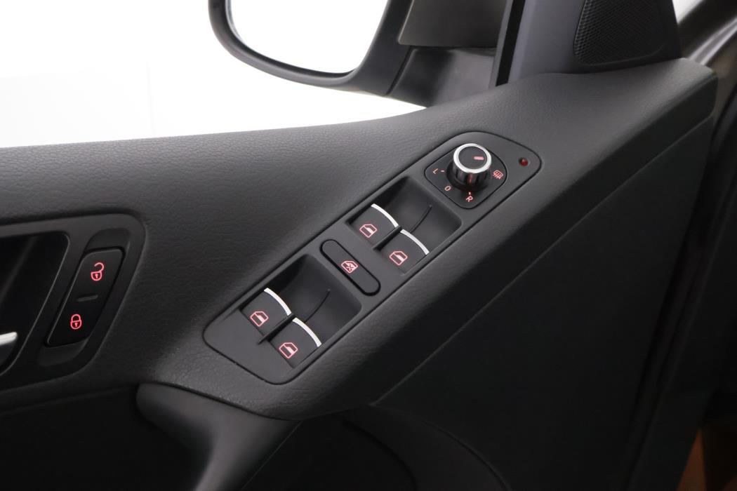 VOLKSWAGEN Tiguan 2011