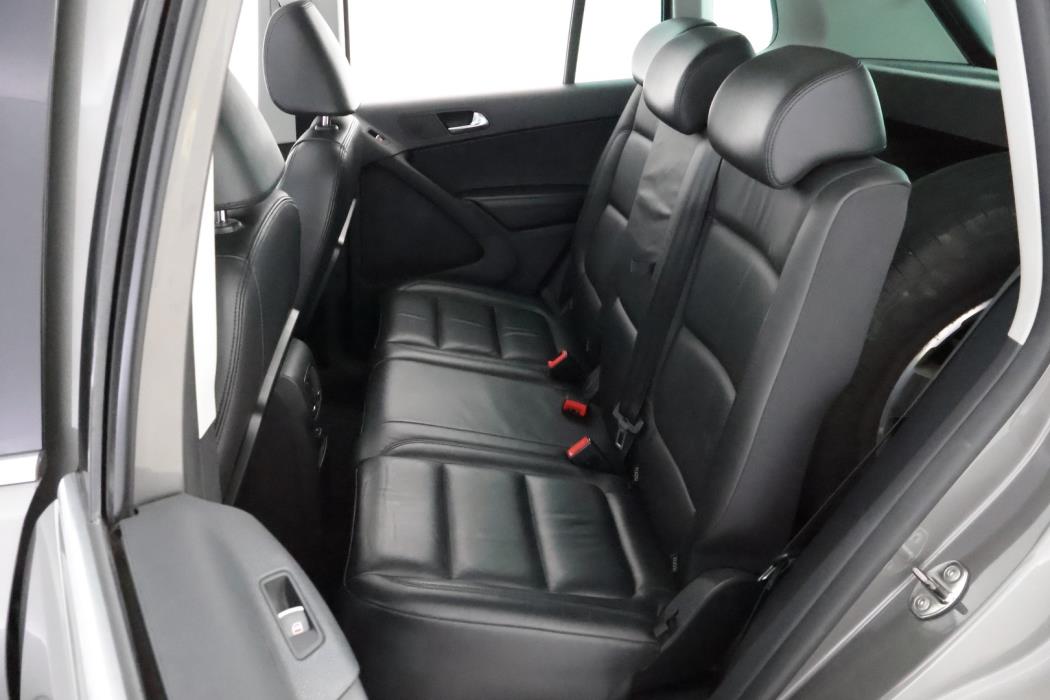 VOLKSWAGEN Tiguan 2011