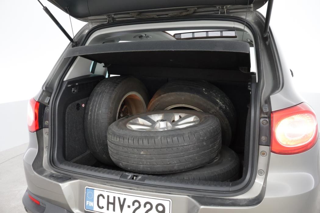 VOLKSWAGEN Tiguan 2011