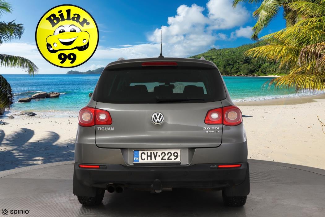 VOLKSWAGEN Tiguan 2011