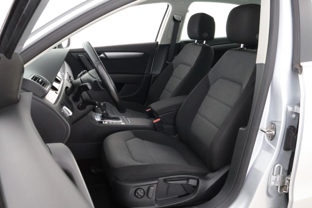 VOLKSWAGEN Passat 2012