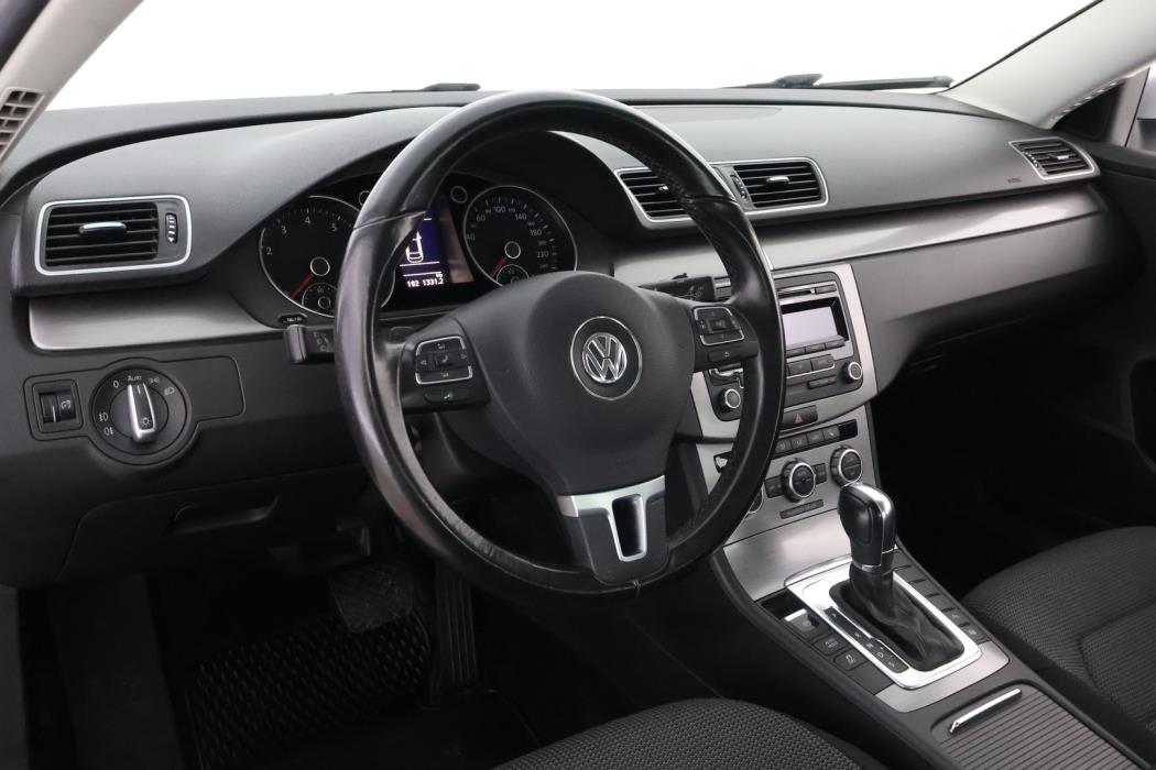 VOLKSWAGEN Passat 2012