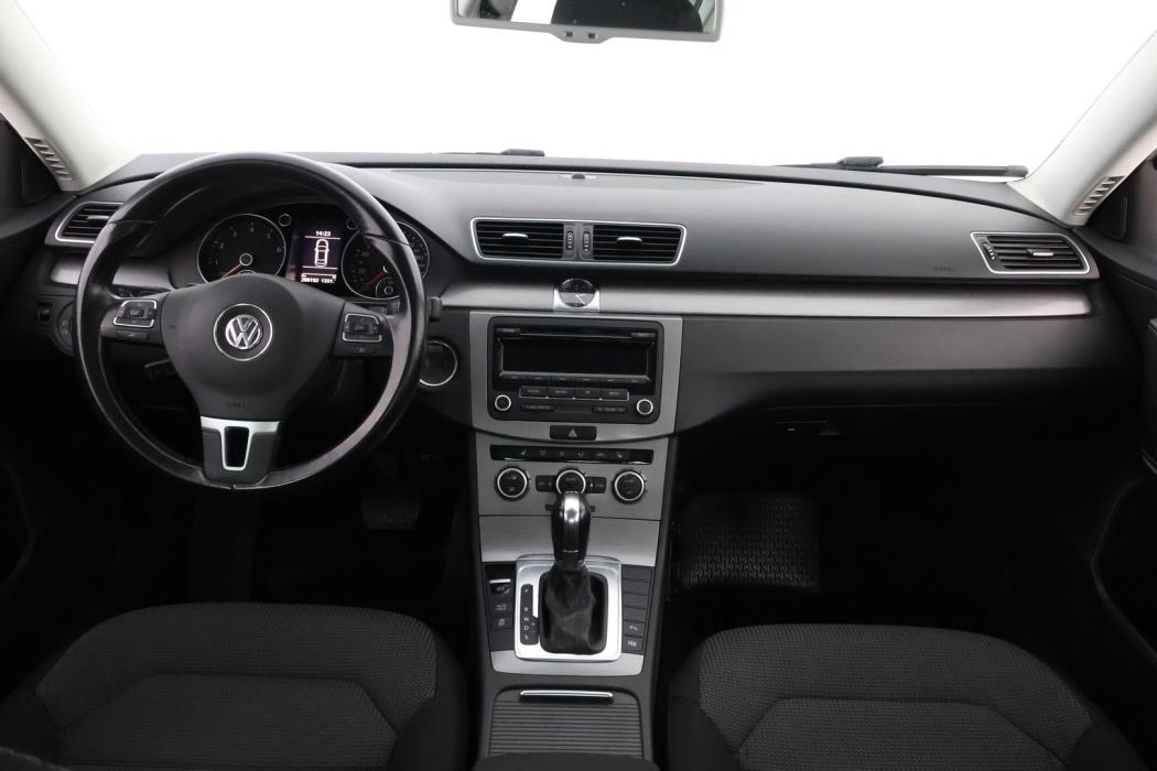 VOLKSWAGEN Passat 2012