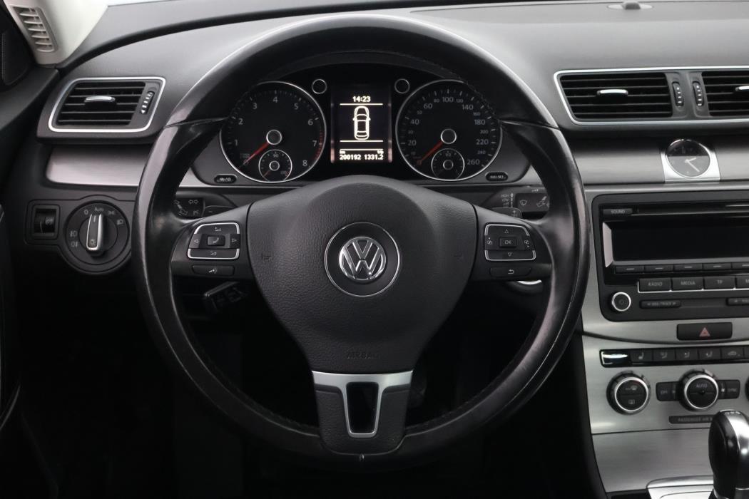VOLKSWAGEN Passat 2012