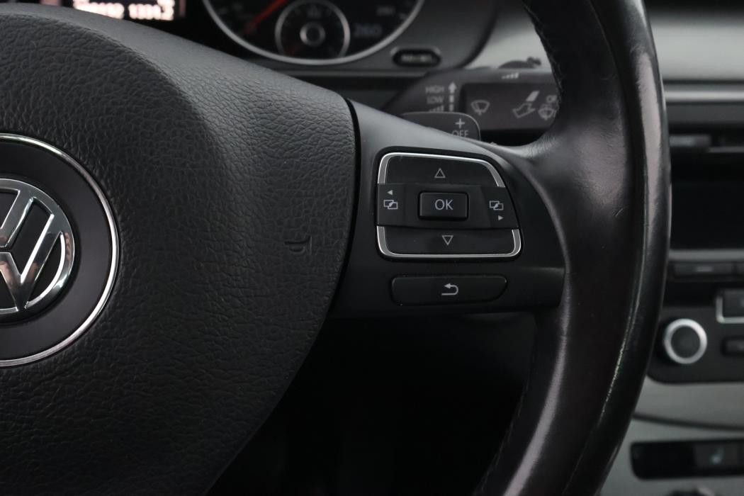 VOLKSWAGEN Passat 2012