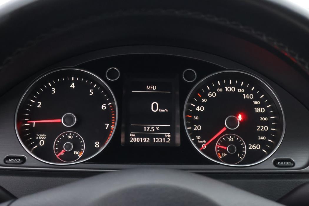 VOLKSWAGEN Passat 2012