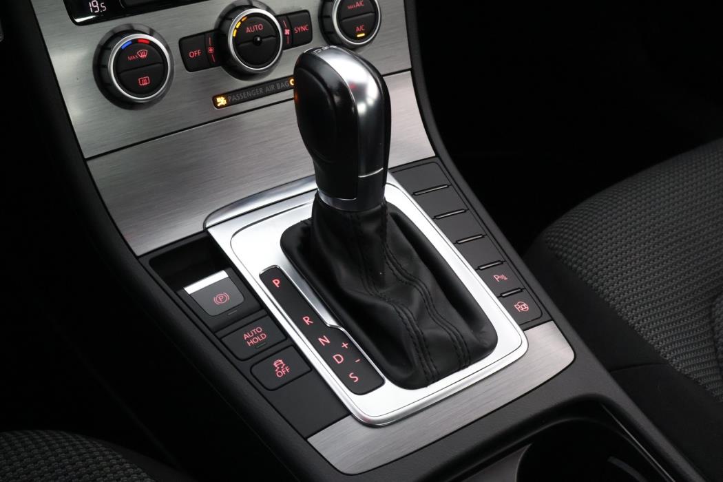 VOLKSWAGEN Passat 2012