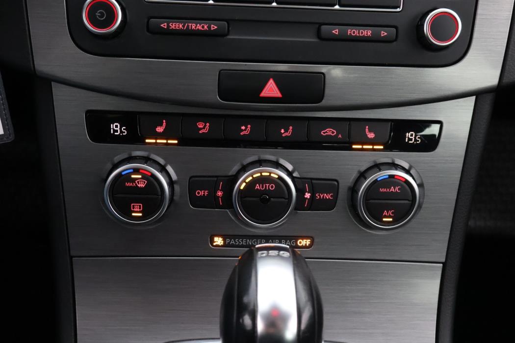 VOLKSWAGEN Passat 2012