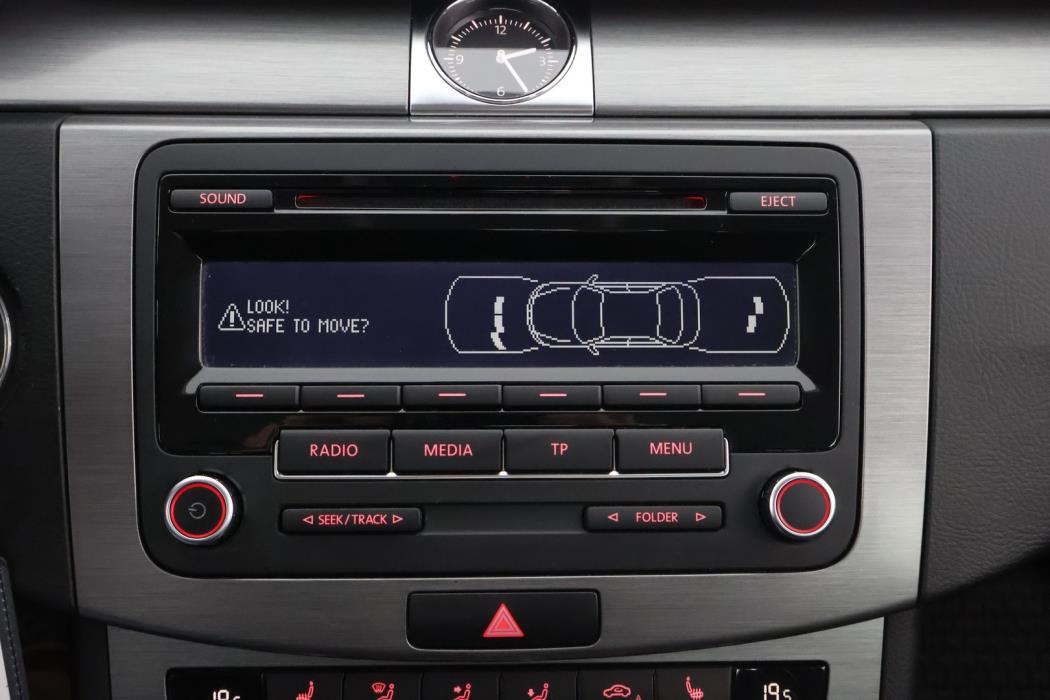 VOLKSWAGEN Passat 2012