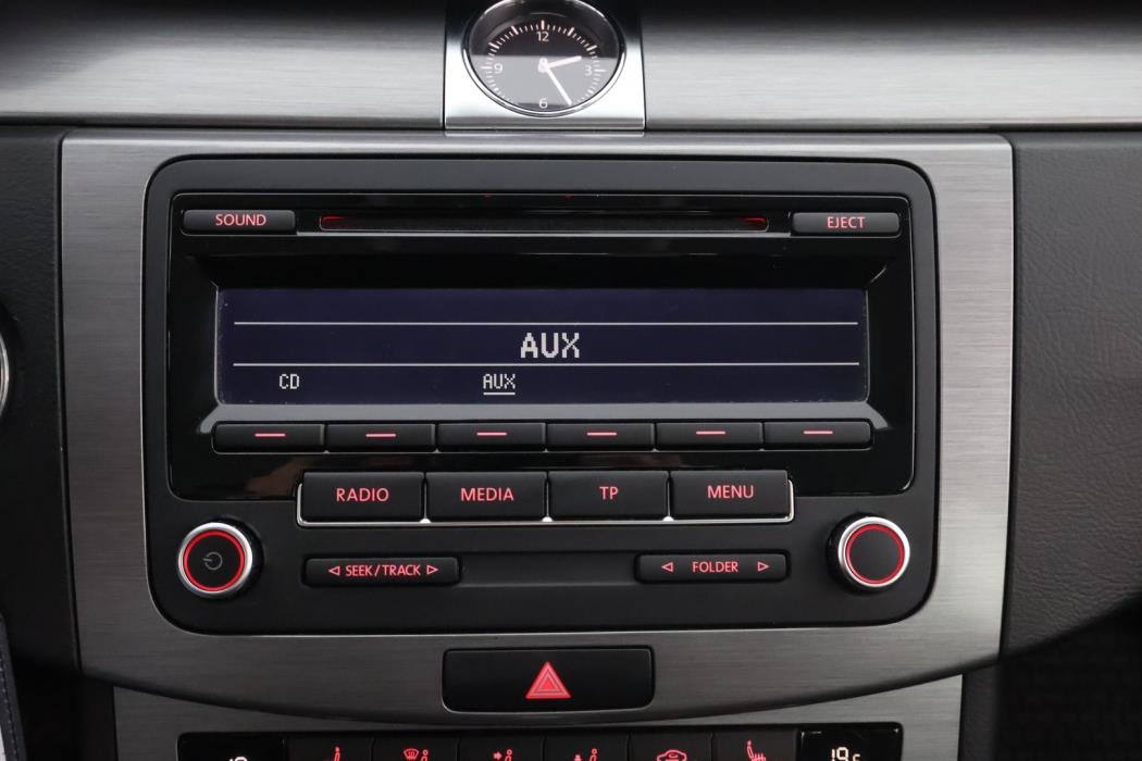 VOLKSWAGEN Passat 2012