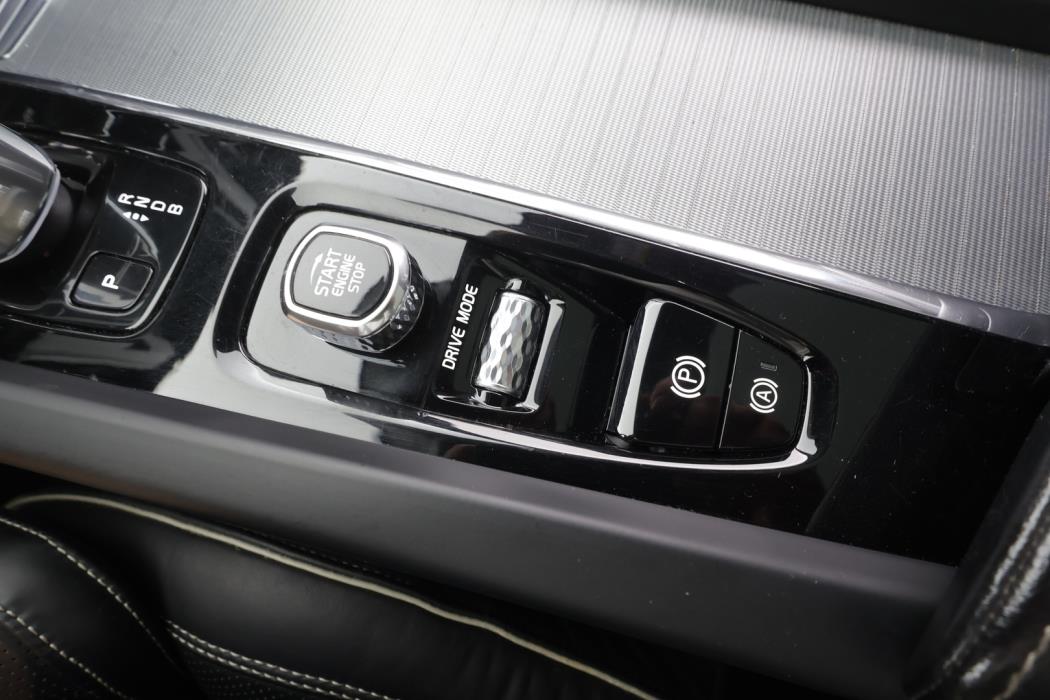 VOLVO XC60 2018