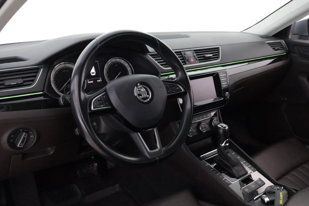 SKODA SUPERB 2016