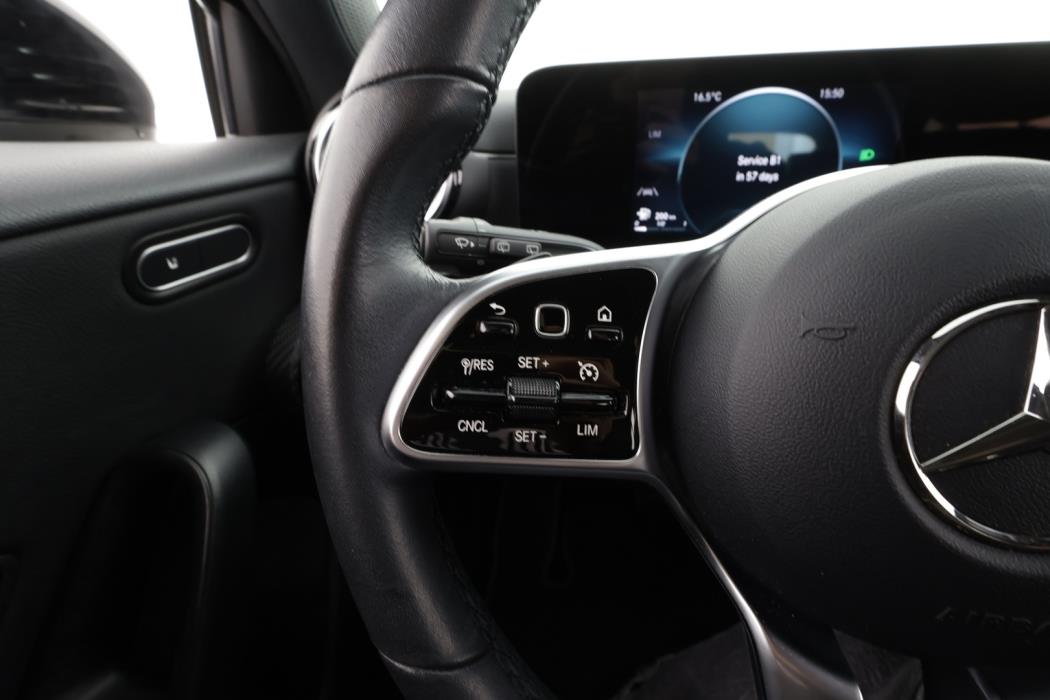 MERCEDES-BENZ A 2021