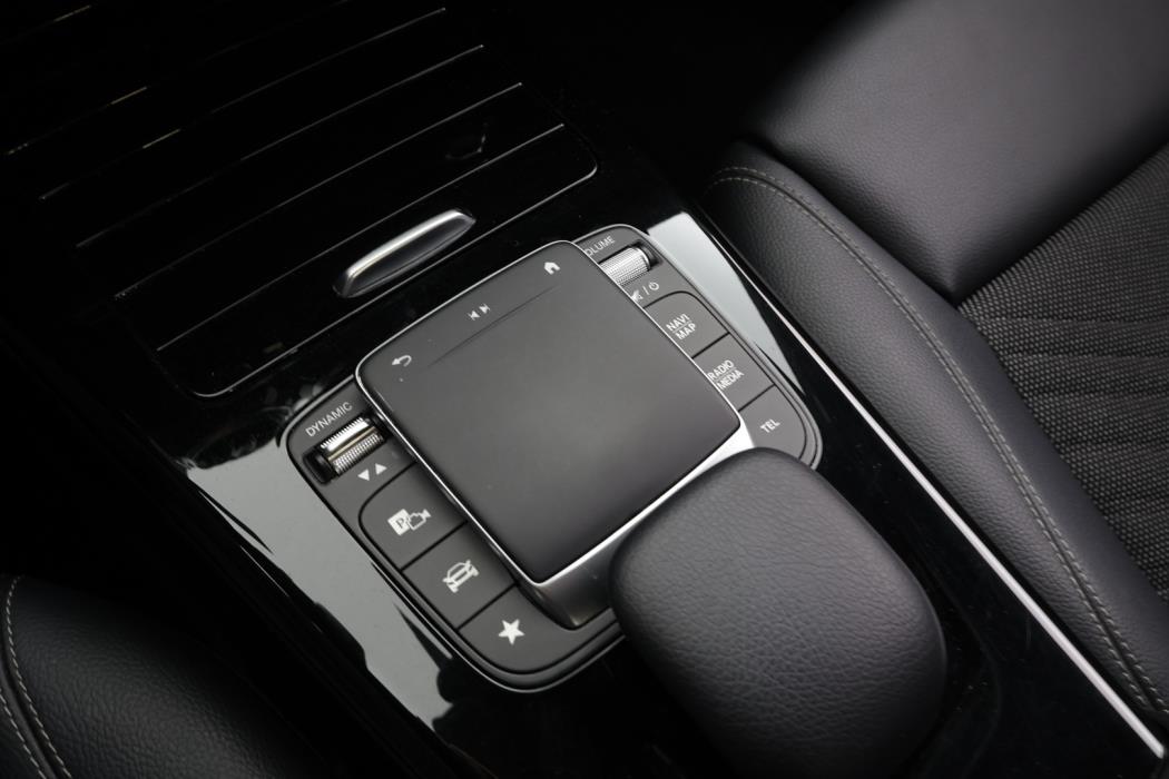 MERCEDES-BENZ A 2021