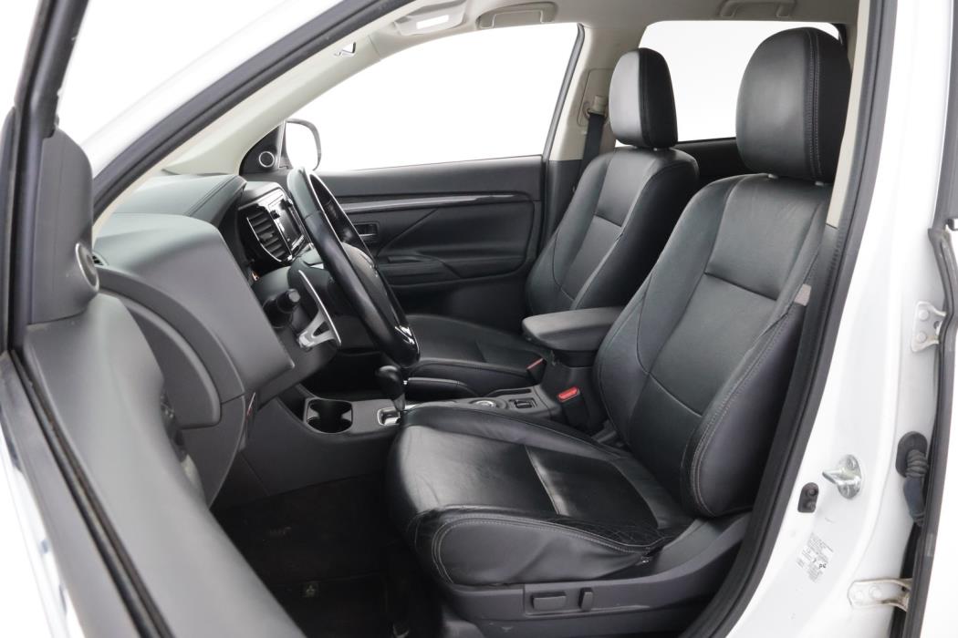 MITSUBISHI Outlander 2016
