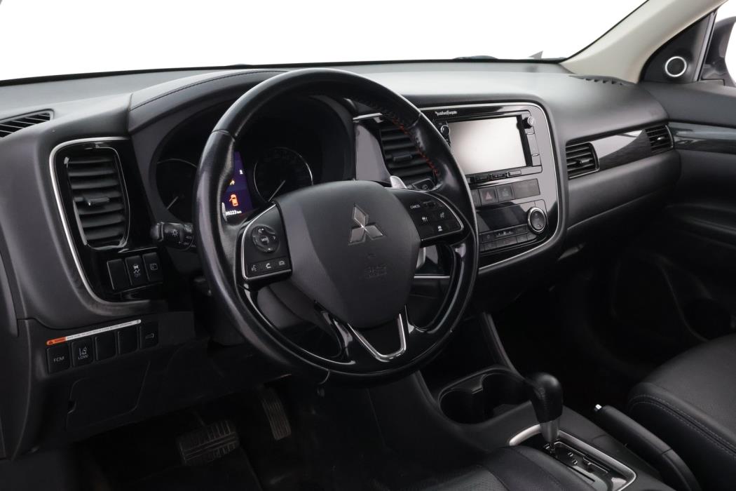 MITSUBISHI Outlander 2016