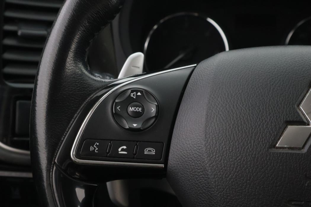 MITSUBISHI Outlander 2016