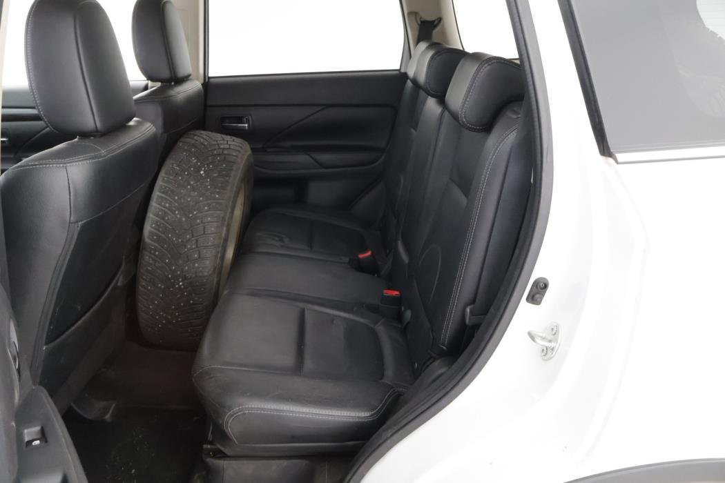 MITSUBISHI Outlander 2016