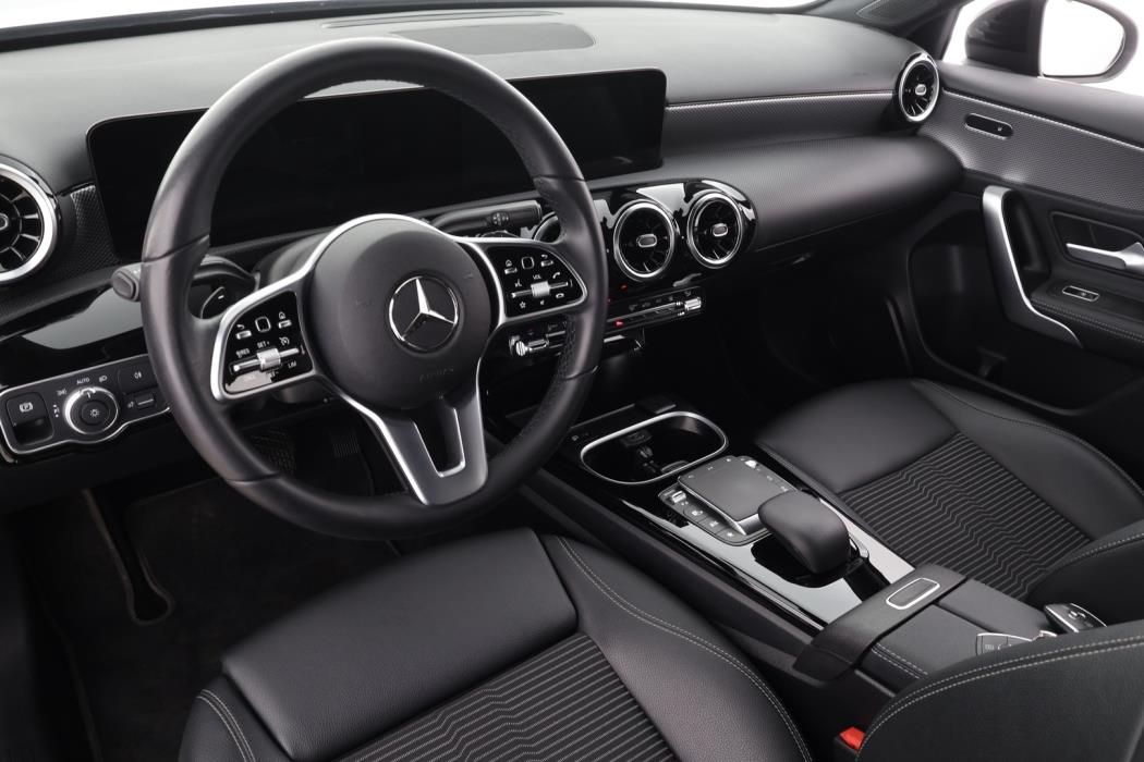 MERCEDES-BENZ A 2022