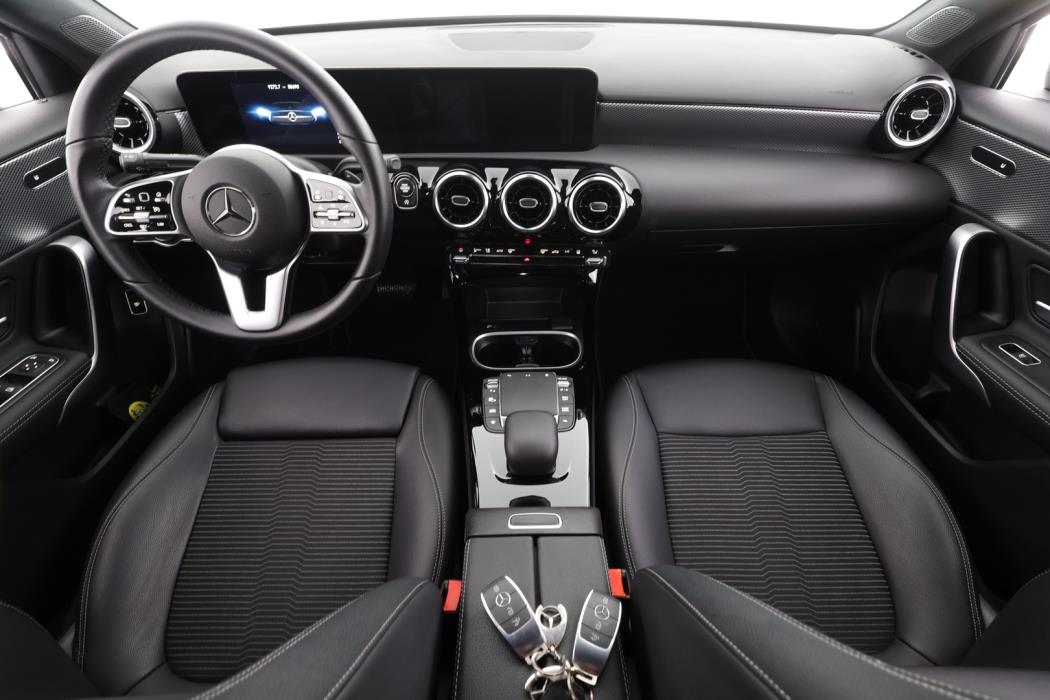 MERCEDES-BENZ A 2022