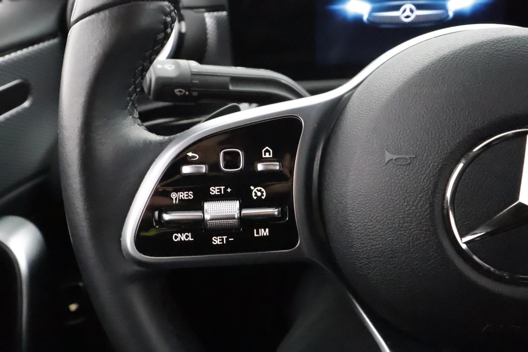 MERCEDES-BENZ A 2022