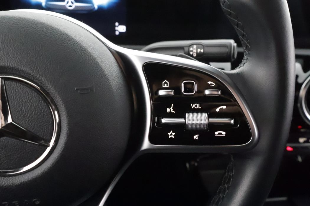 MERCEDES-BENZ A 2022