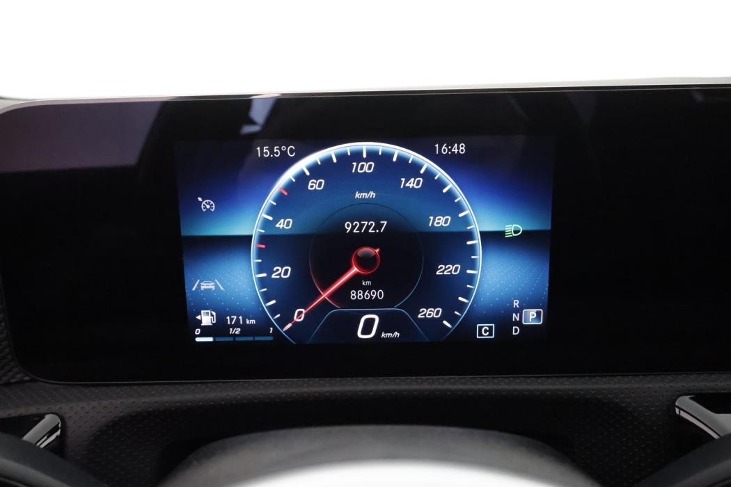 MERCEDES-BENZ A 2022