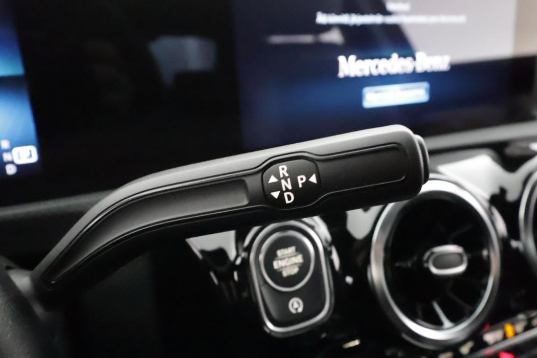 MERCEDES-BENZ A 2022