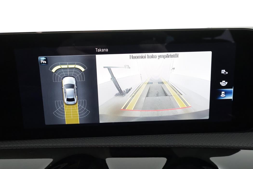 MERCEDES-BENZ A 2022