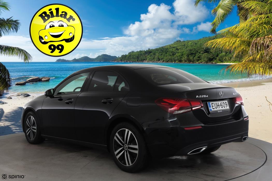 MERCEDES-BENZ A 2022