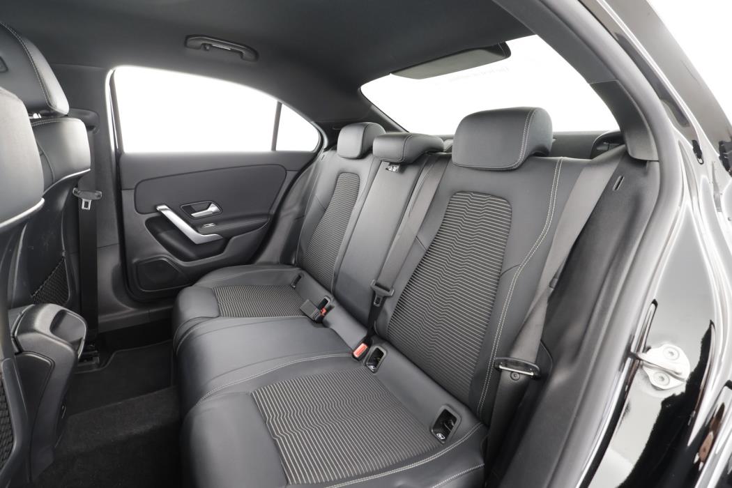MERCEDES-BENZ A 2022