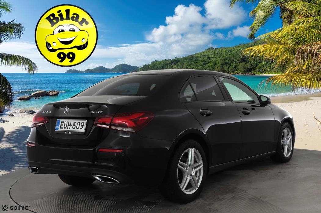 MERCEDES-BENZ A 2022