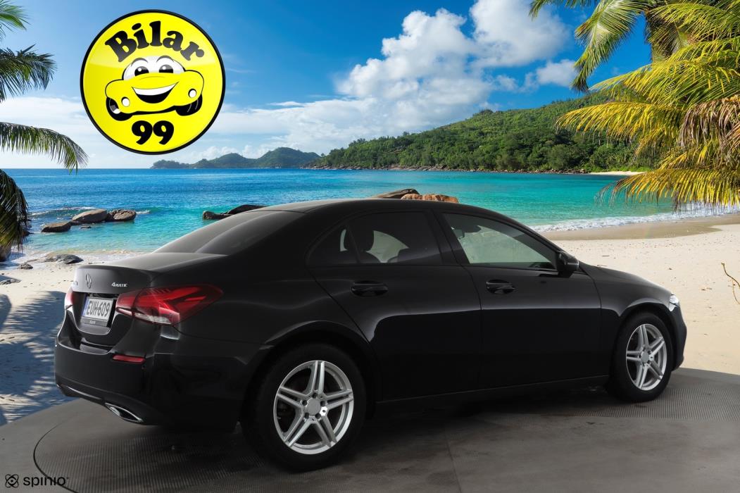 MERCEDES-BENZ A 2022