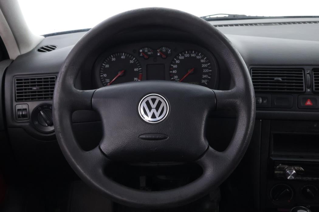 VOLKSWAGEN Golf 2001