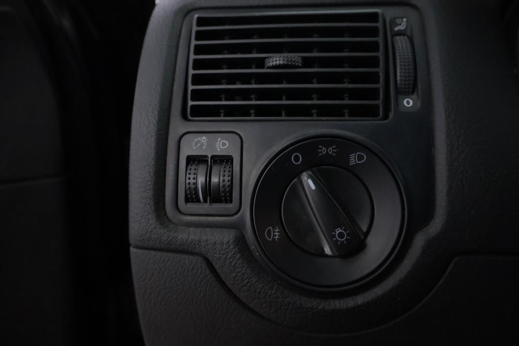 VOLKSWAGEN Golf 2001