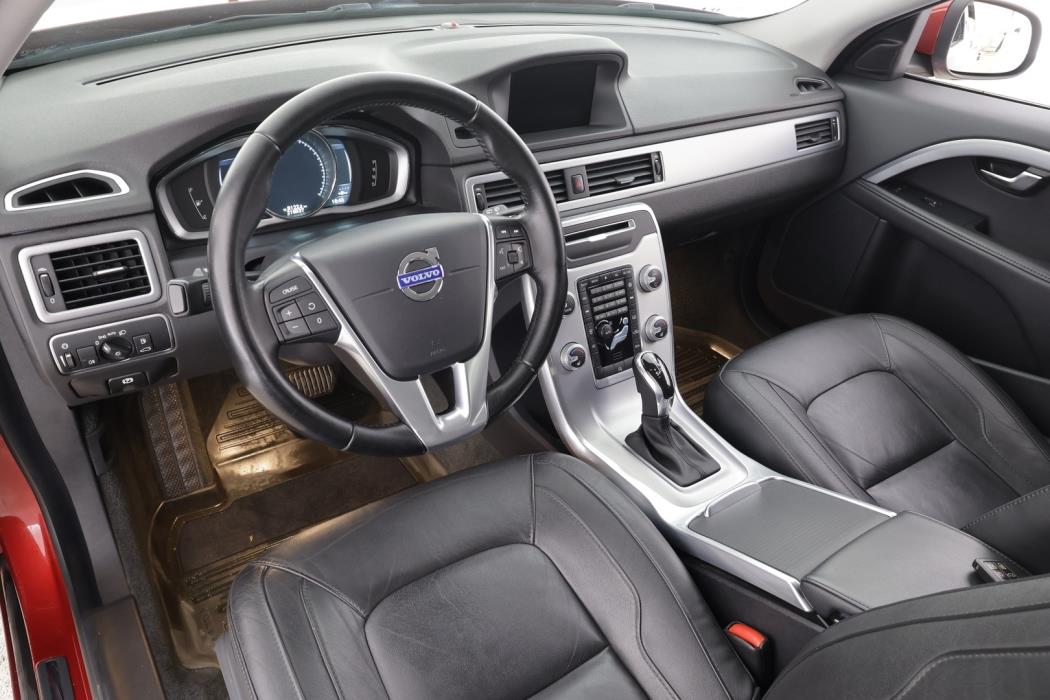 VOLVO V70 2015